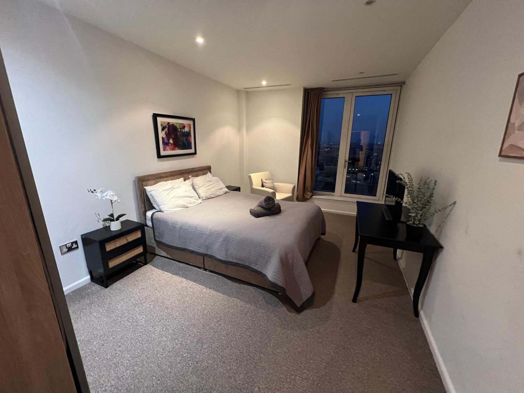 Panoramic View In Canary Wharf Penthouse * London